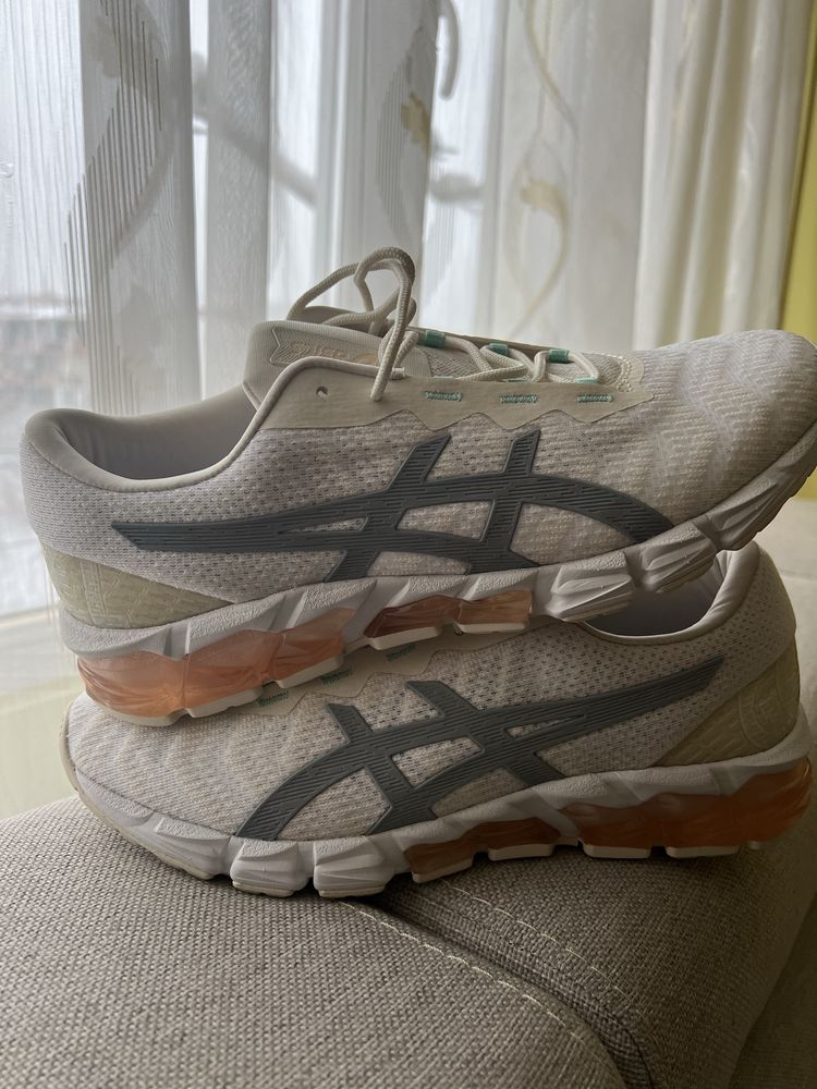 Маратонки Asics guantum 180