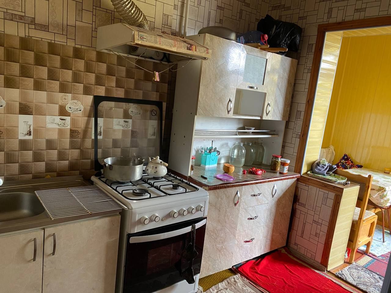Срочно продаётся 2х комнатная квартира на 4этаж  3 микрорайоне