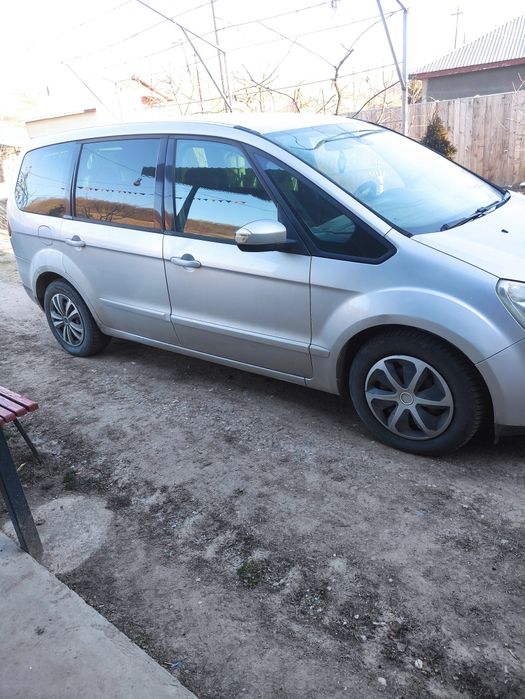 Vând Ford Galaxy