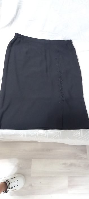 Отдам даром юбку черную прямую, размер 52-54