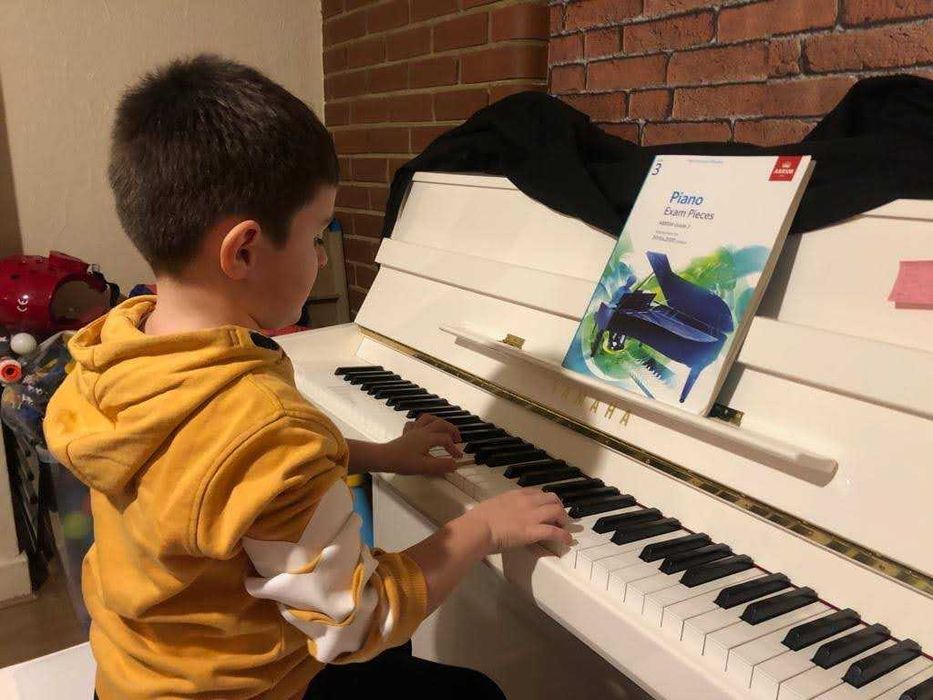 Lecții de pian pentru copii și adulți – începători sau avansați