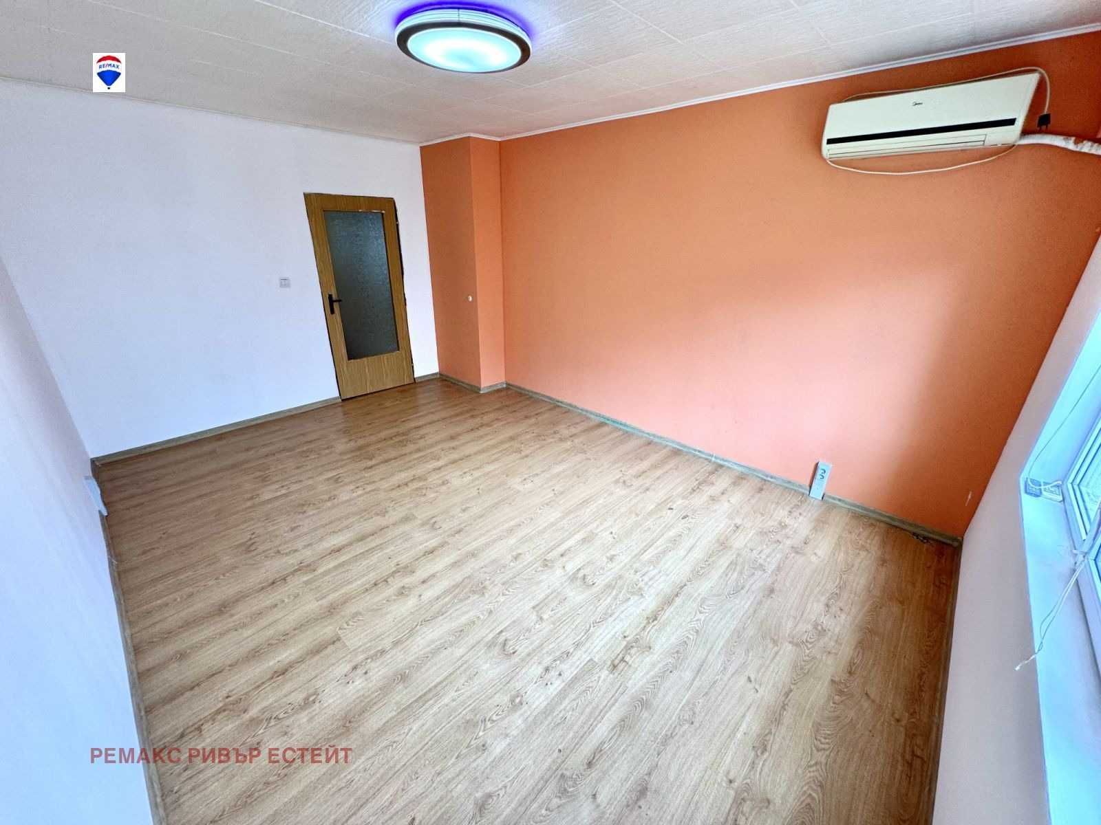 Тристаен апартамент за продажба кв. Дружба 3