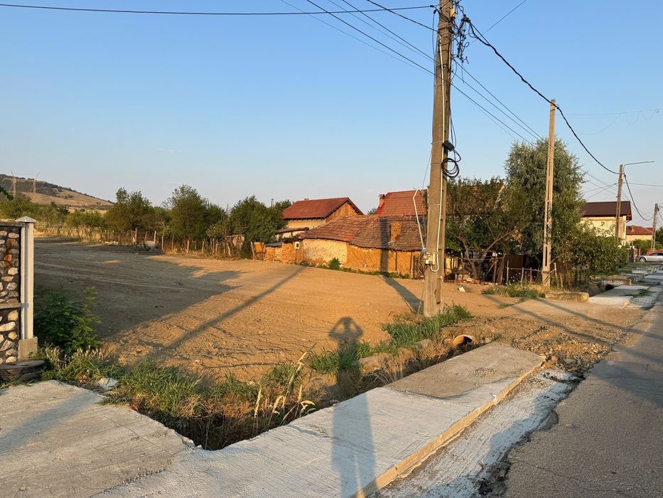 Vând teren intravilan – Izvorul Bîrzii, Mehedinți