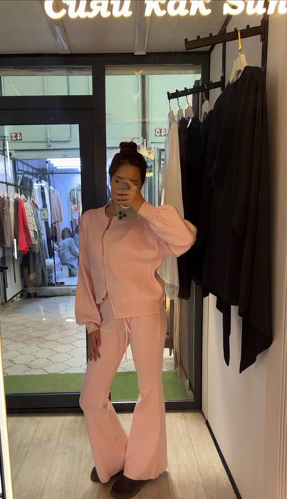 трикотажная двойка с расклешённым низом