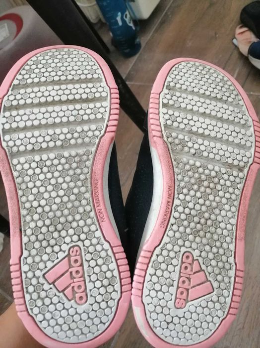 Маратонки адидас