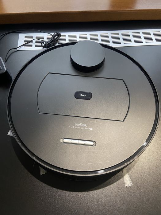 Продам робот-пылесос Tefal