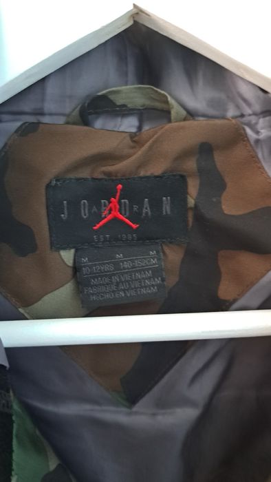 Много запазени маркови детски якета и елеци