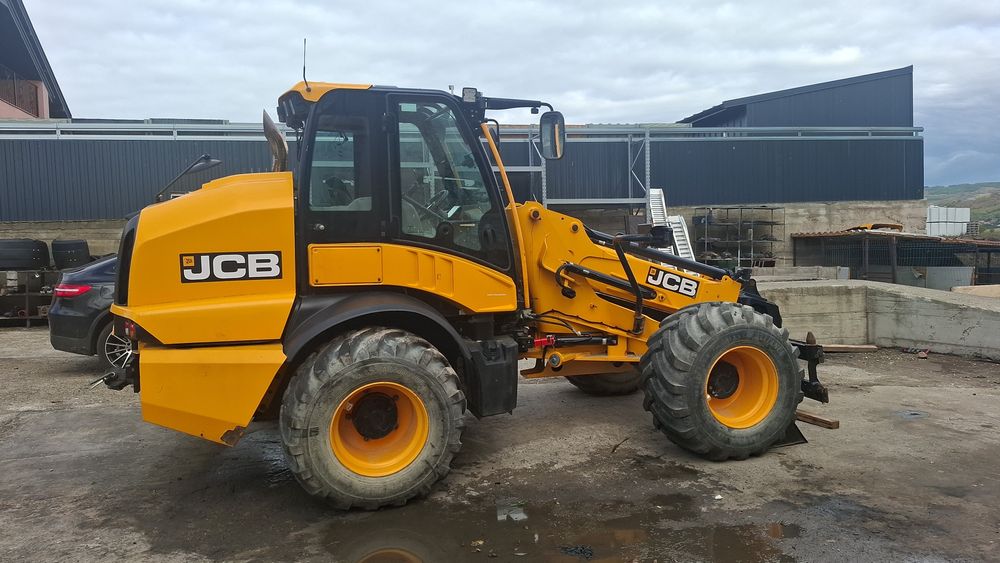 Dezmembrez jcb TM 320 S
