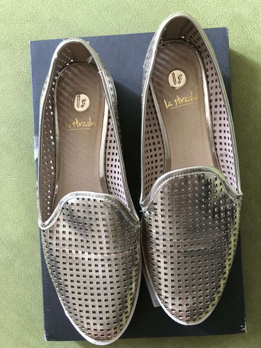 Златни обувки La Strada