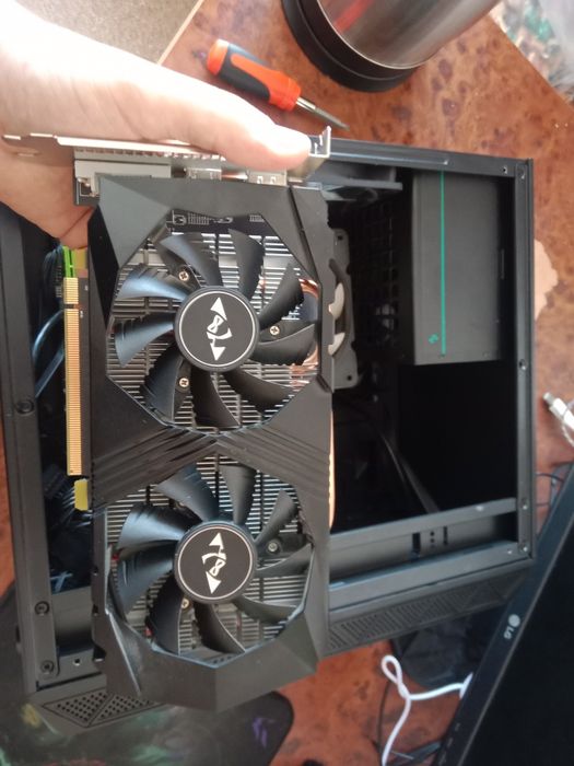 Продам видеокарту R9 370 4GB
