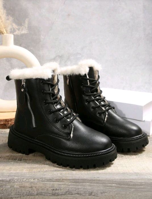 Боти с мекичка подплата