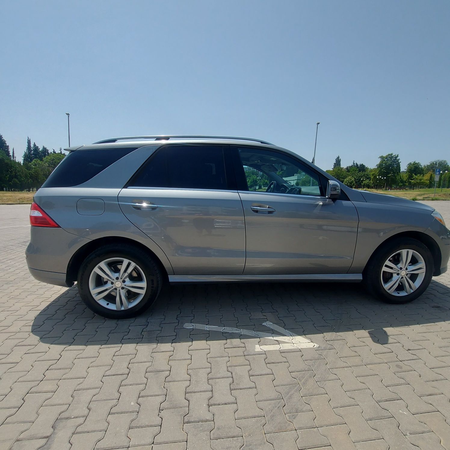 Продавам Mercedes ML350