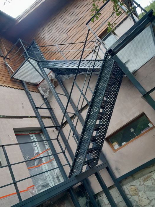 Scări metalice galvanizate la orice demisiune asiguram transport ori u