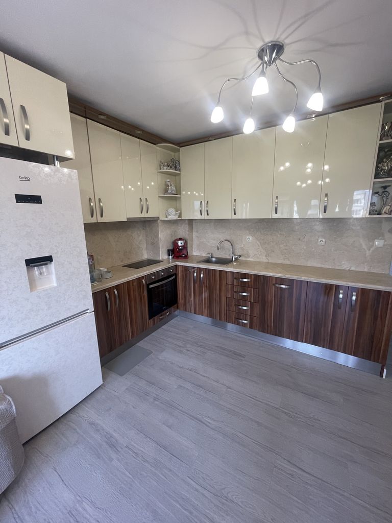 Продава се Тристаен апартамент в Пловдив, Младежки Хълм - 101 кв.м за 1980 €/кв.м - Снимка #3