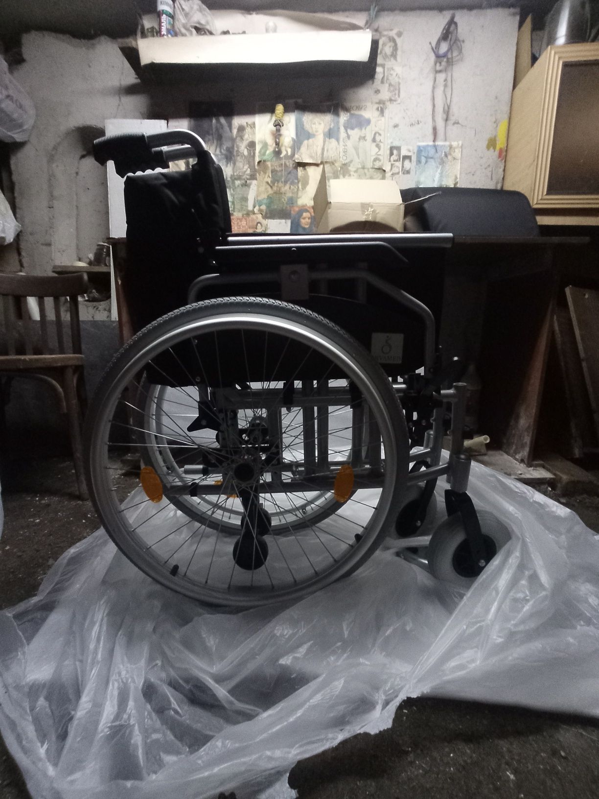 Продается новая  инвалидная коляска.