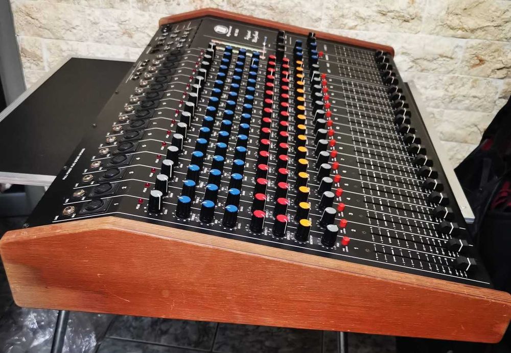 Vand mixer Dynacord, pasiv cu 16 canale