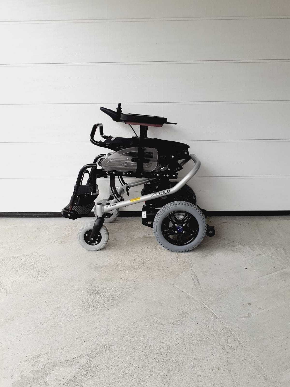 Carucior electric invalizi PLIABIL cauciucuri noi Otto A 200 (folosit)