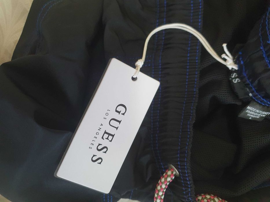 Pantaloni scurti Guess