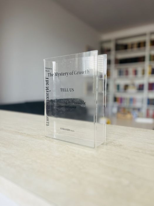 Красива Ваза “книга “