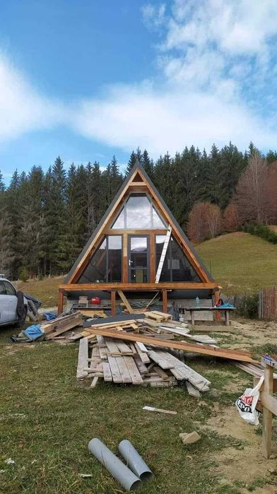 Cabana stil A Frame si casa din structura de lemn de vanzare
