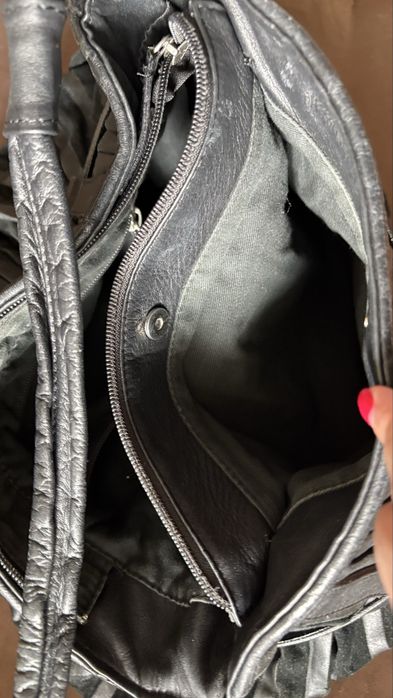 Дамска черна чанта от естествена кожа