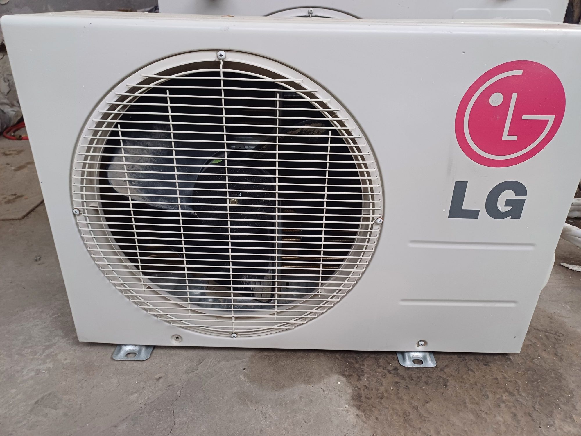 Срочно продаётся кондиционеры LG 09 в хорошем состоянии отлично работа