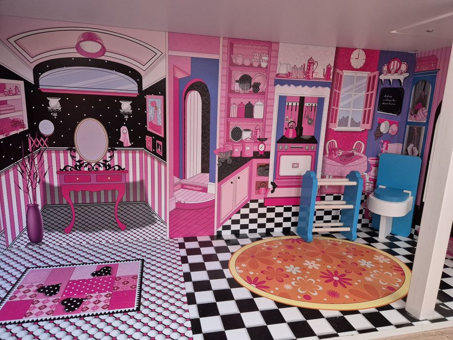 Casuta din lemn pentru papusi