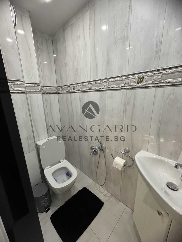 Продава се Четиристаен апартамент в Пловдив, Остромила - 179 кв.м за 1677 €/кв.м - Снимка #13