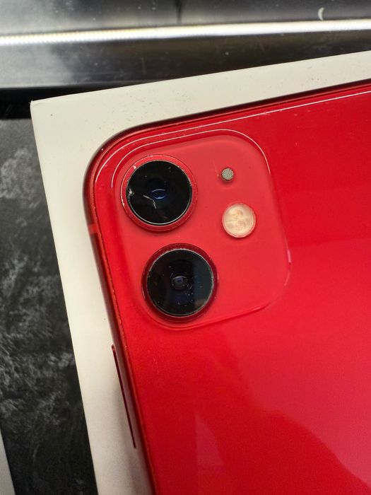 iPhone 11 | 64 GB | Product RED | Работи отлично (батерия 75%)