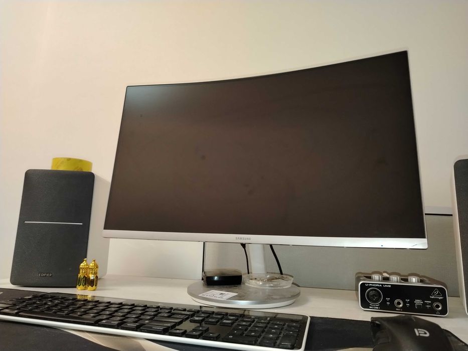 27" монитор Samsung C27F591FD