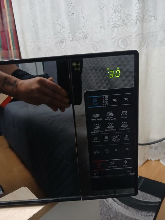 Vând cuptor cu microunde marca Samsung