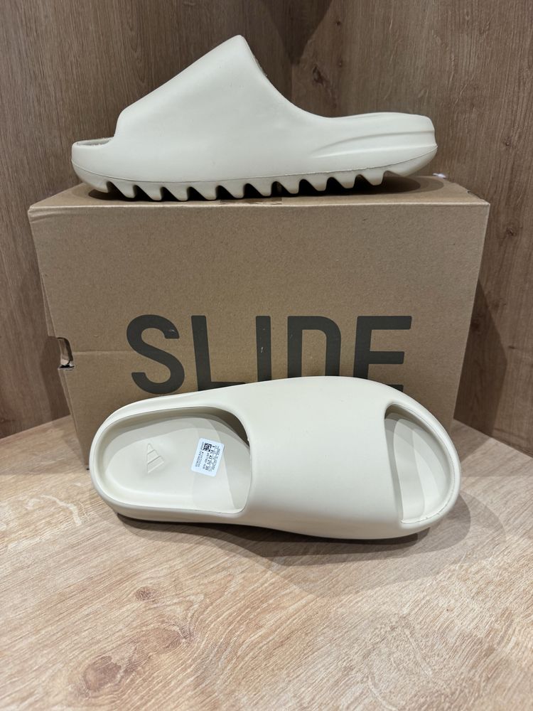 Yeezy Slides "Bone"
