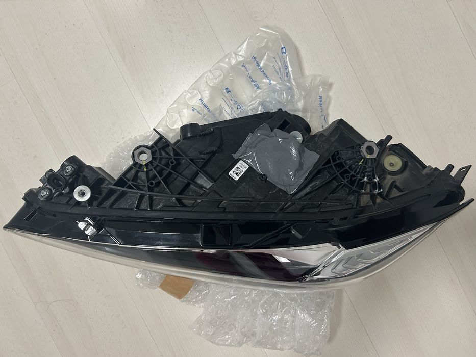 Оригинален Ляв фар за BMW G22/23/24/26