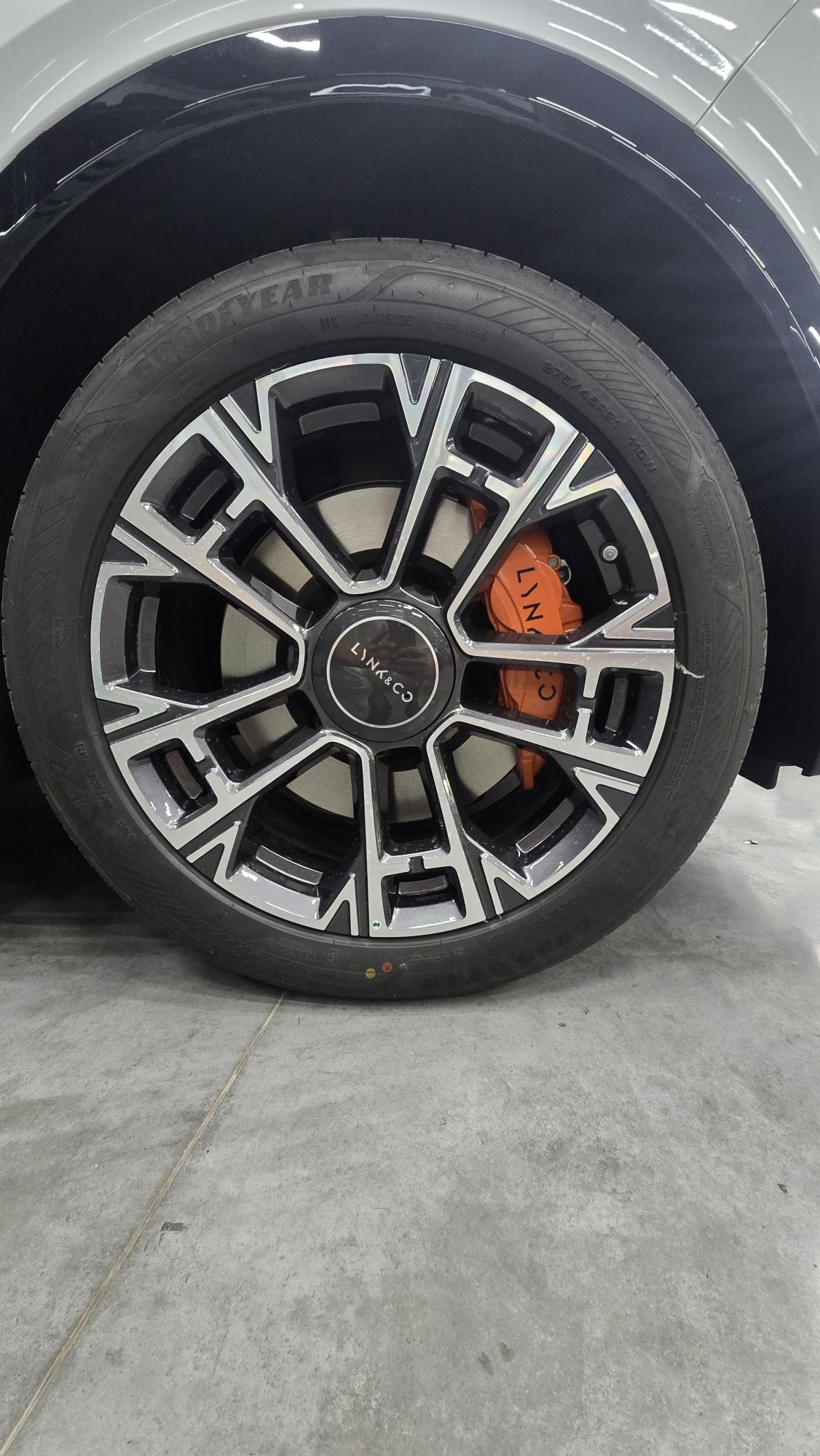 Lynk--£co-900-2 turbo-ultra. Aito Li Denza o'rniga.