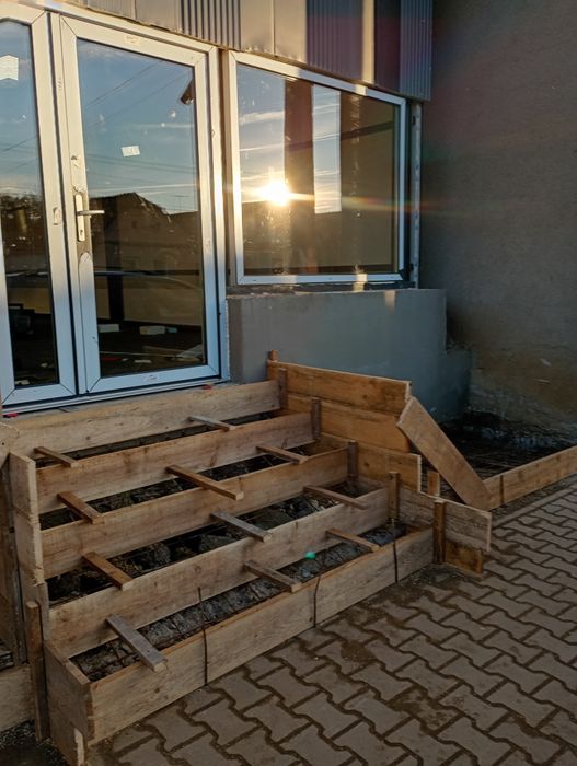 Execut lucrări de construcții finisaje interioare și exterioare etc.