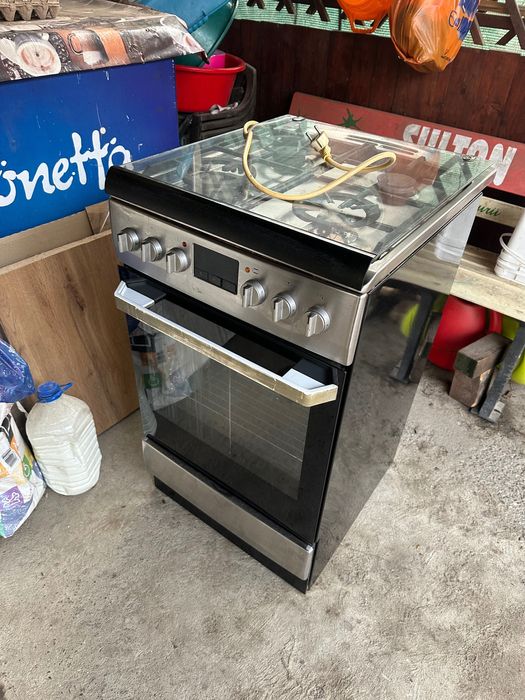 Vând Aragaz Hansa inox / display electric stare perfectă