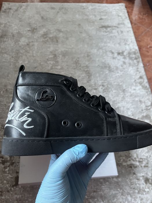 Louboutin noi cu eticheta