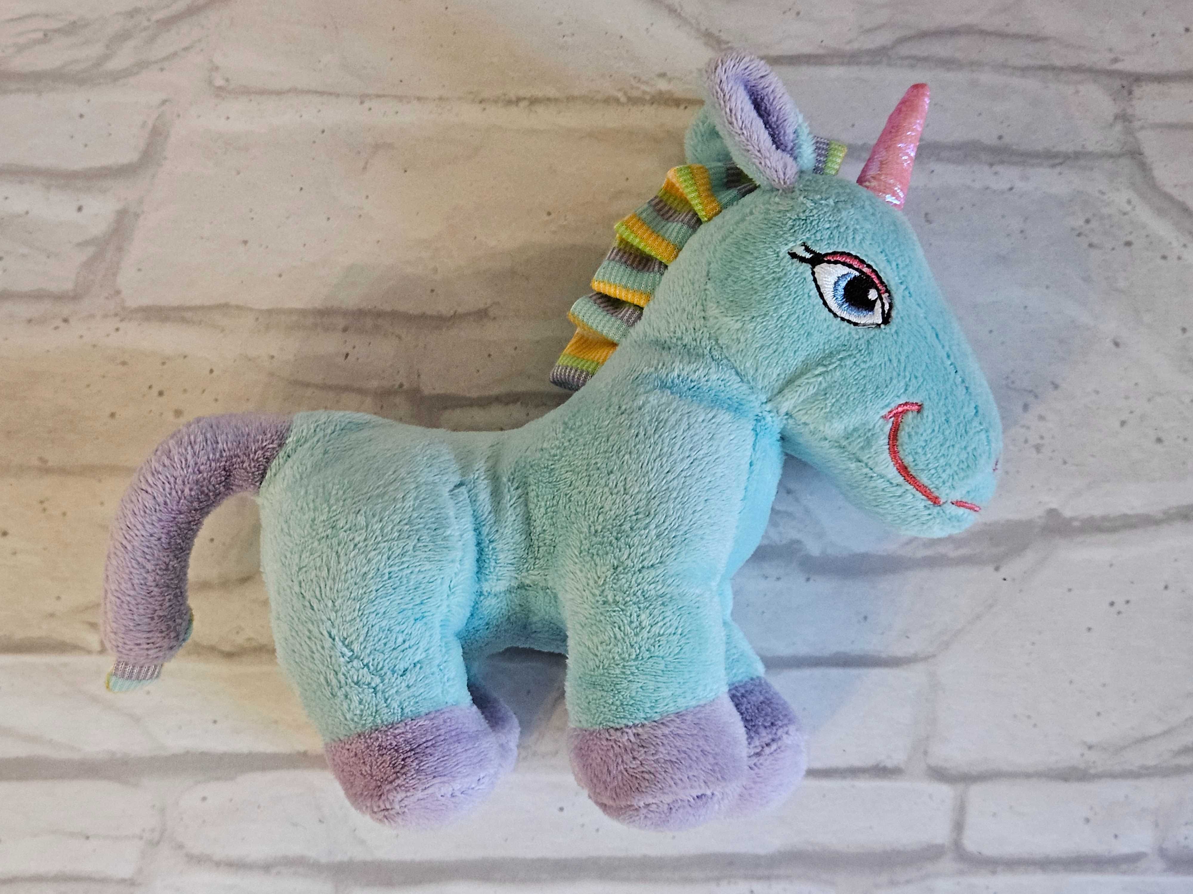 Unicorni si calut de plus