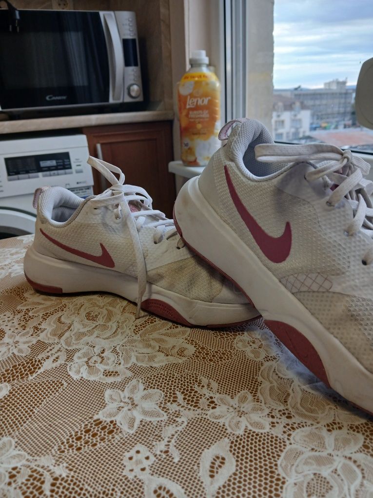 Маратонки Nike,в много добро състояние,номер 39