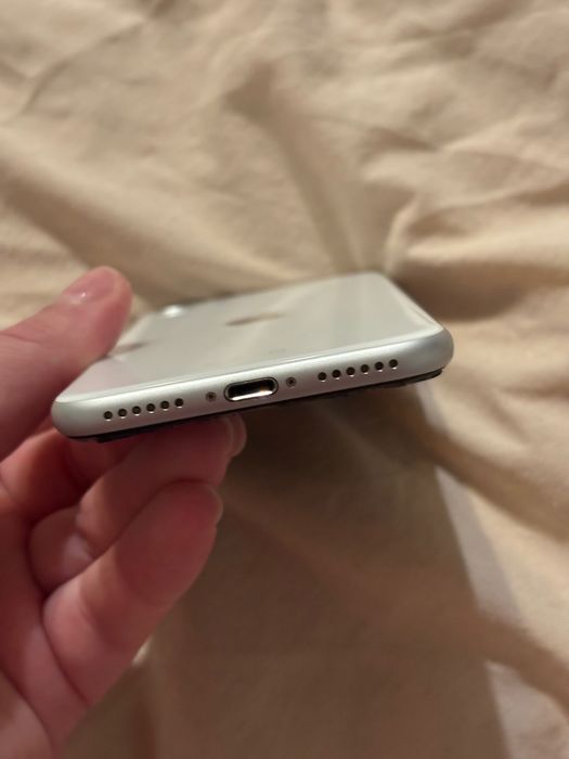 Iphone SE 2020 - se vinde .