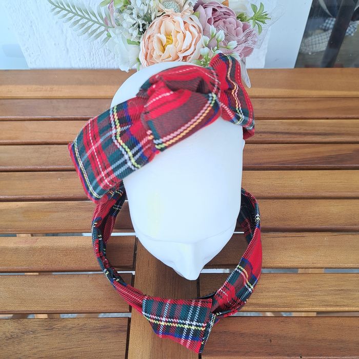 Аксесоари за коса в каре