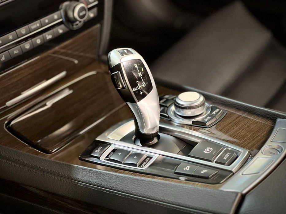 BMW 750i xDrive F01 • 2009 г. Индивидуален салон и боя сив мат