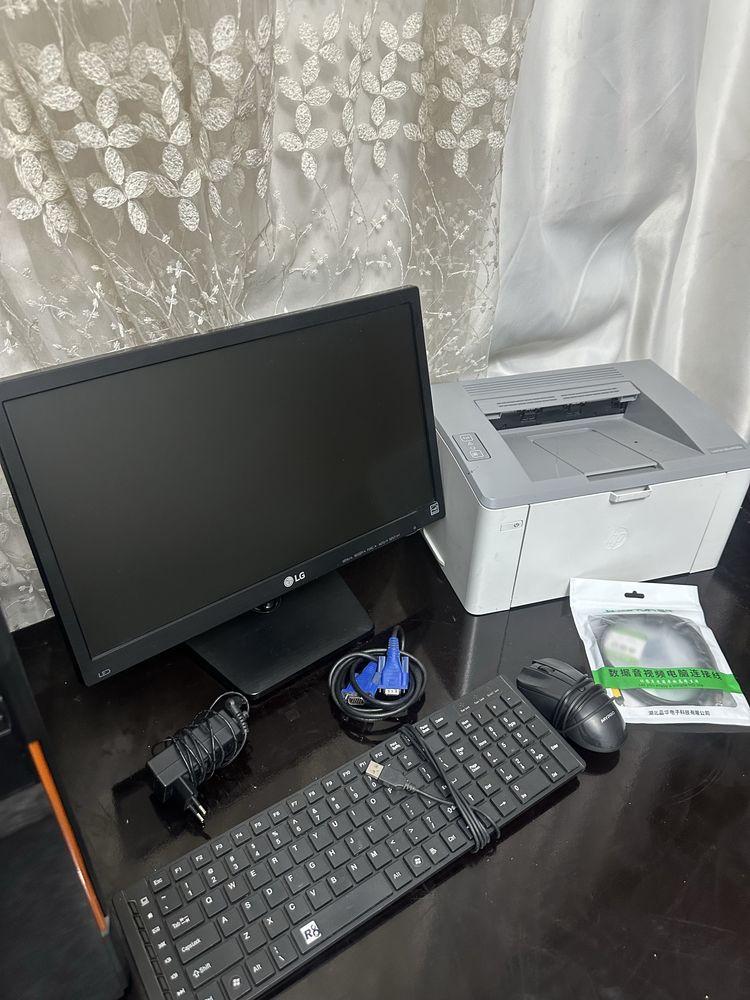 Kompyuter va printer sotiladi srochno