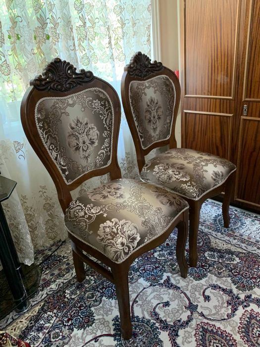 Стулья в очень хорошем состояние!