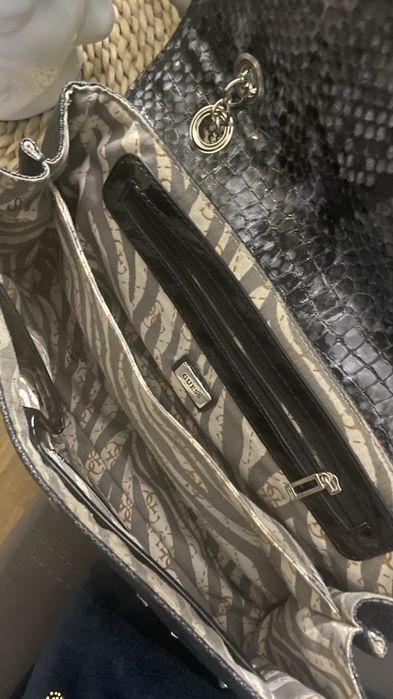 Оригинална чанта Guess