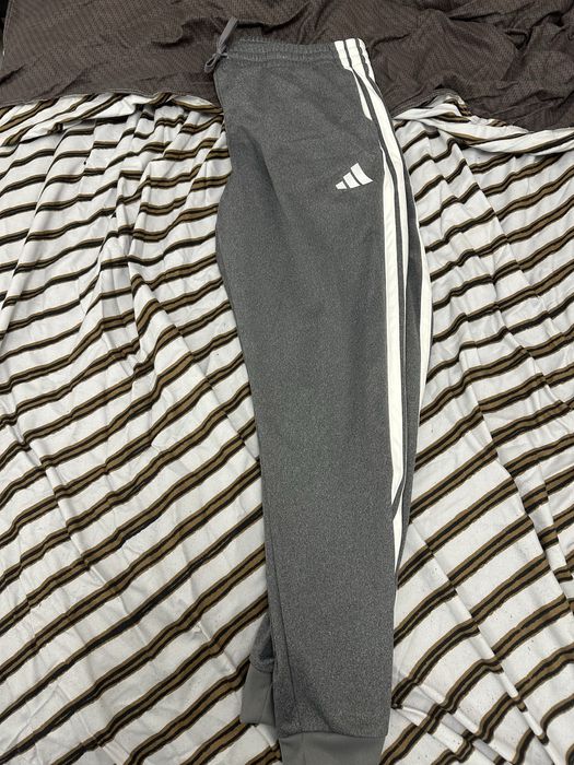 Pantaloni adidasi originali XL noi