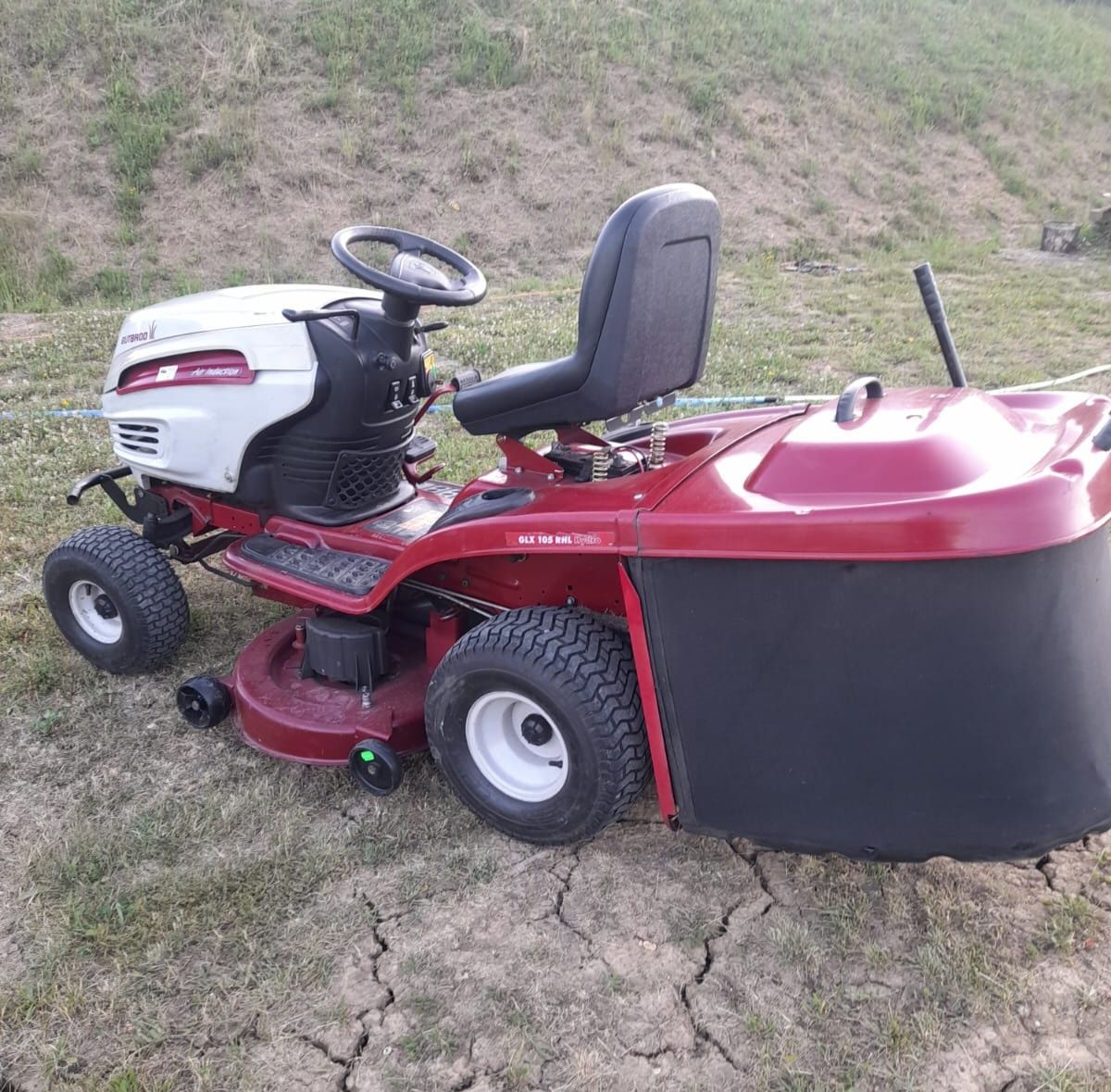 Tractoras tuns iarba MTD GUTBROD GLX 105 RHL Hydro–20 CP V-Twin/597cc