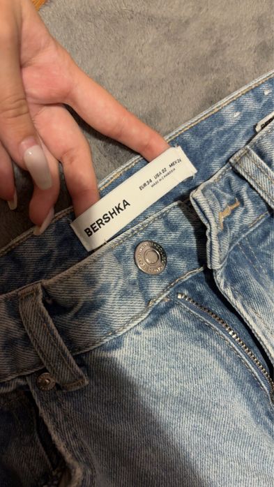 Дънки с камъчета от Бершка