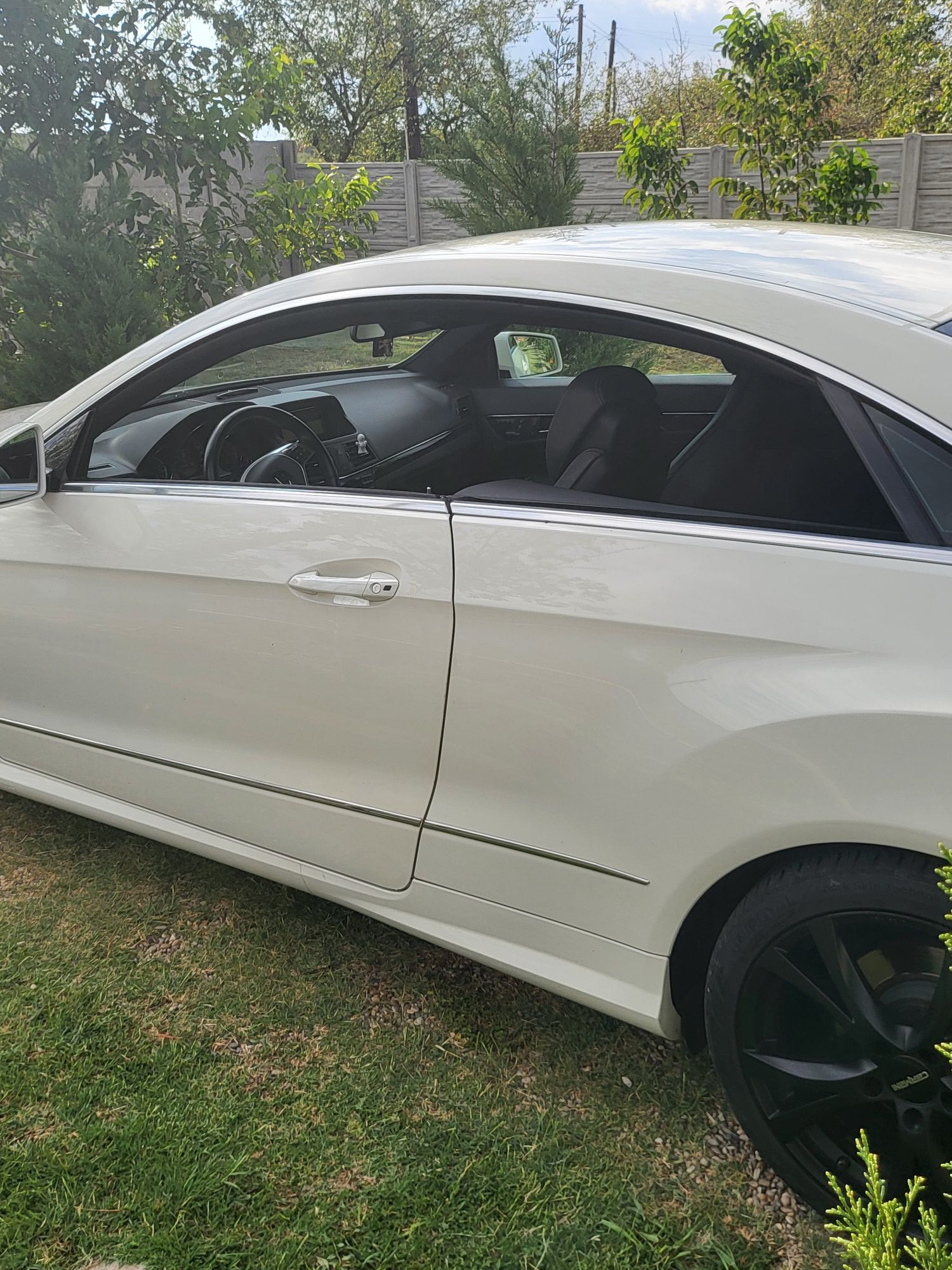 Mercedes-Benz E 350 accept variante cu 8+1