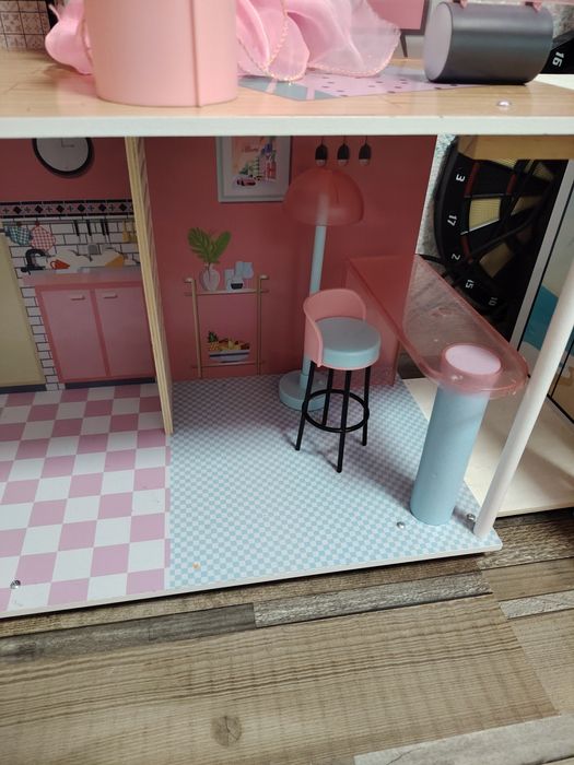 Къща за кукли  .